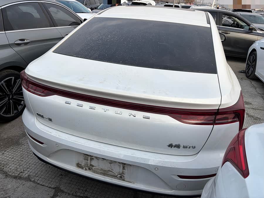 2023 car image #10