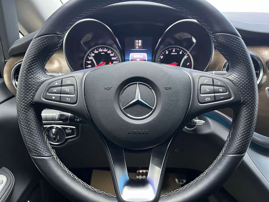 Mercedes-Benz V Class 2022 car image #10