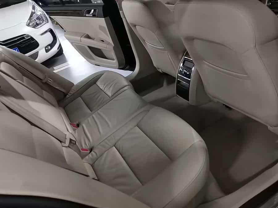 Skoda Superb 2012 immagine di auto #10