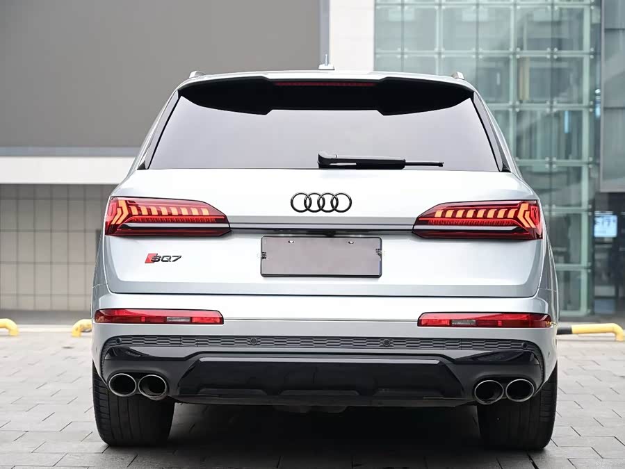 Audi SQ7 2024 car image #10