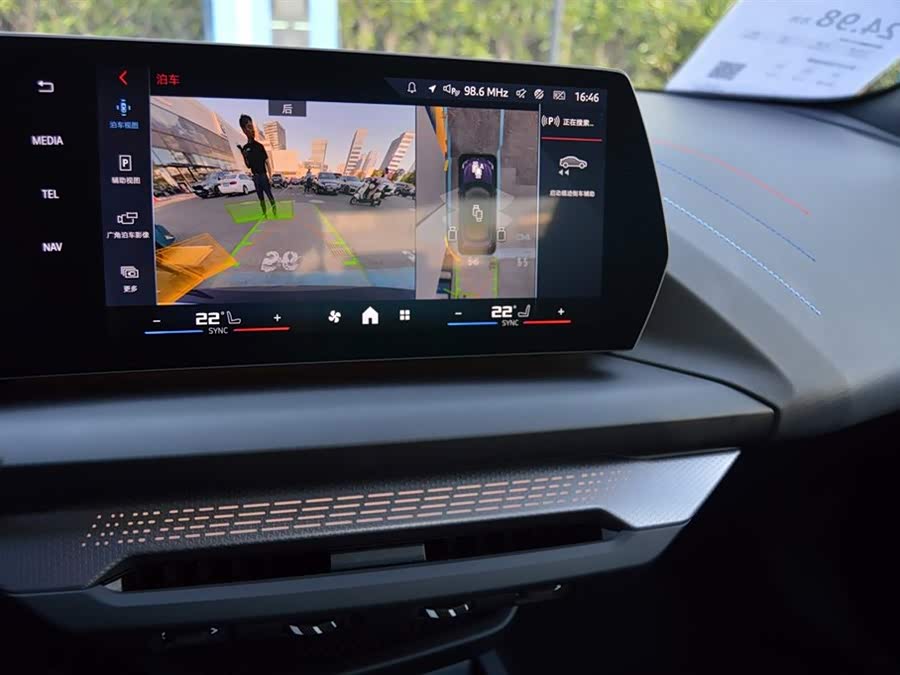 BMW M235L #10 BMW M235L car image #10