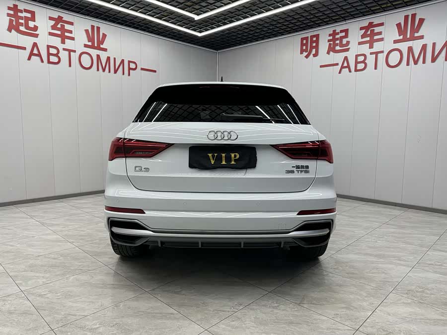 Audi Q3 2021 car image #10