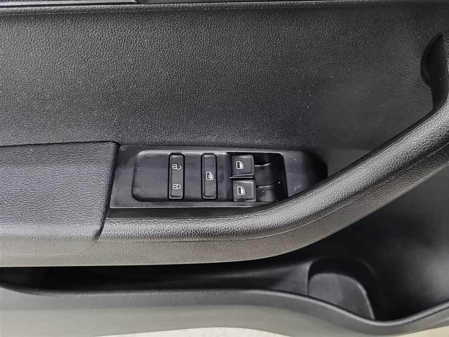 Skoda Fabia 2015 car image #10