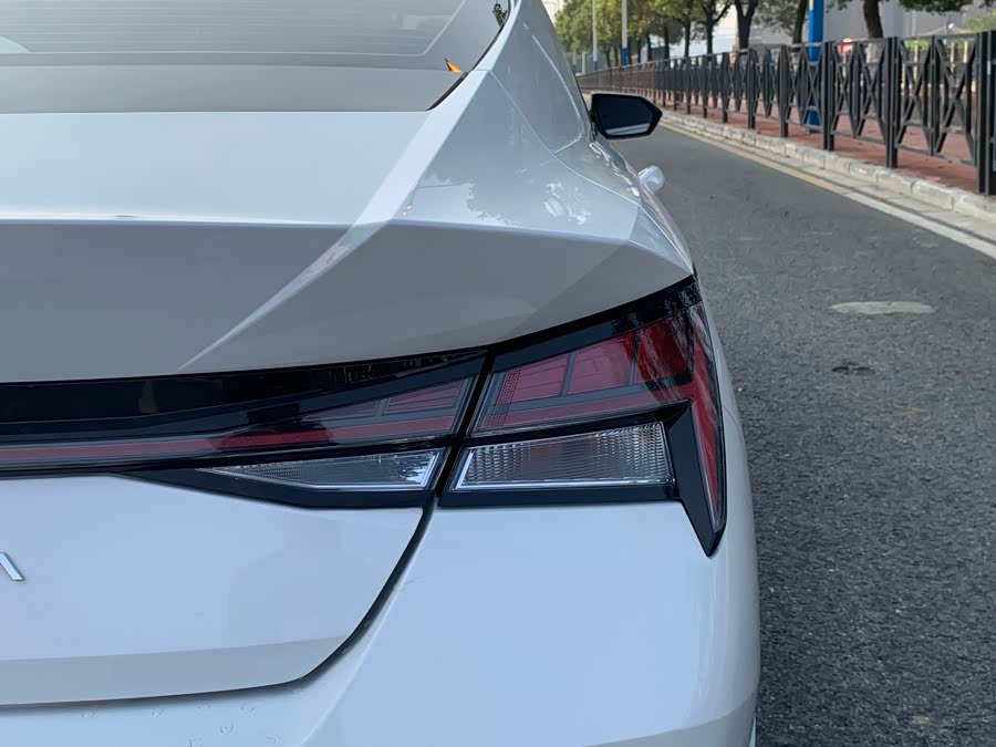 Hyundai Elantra 2022 car image #10