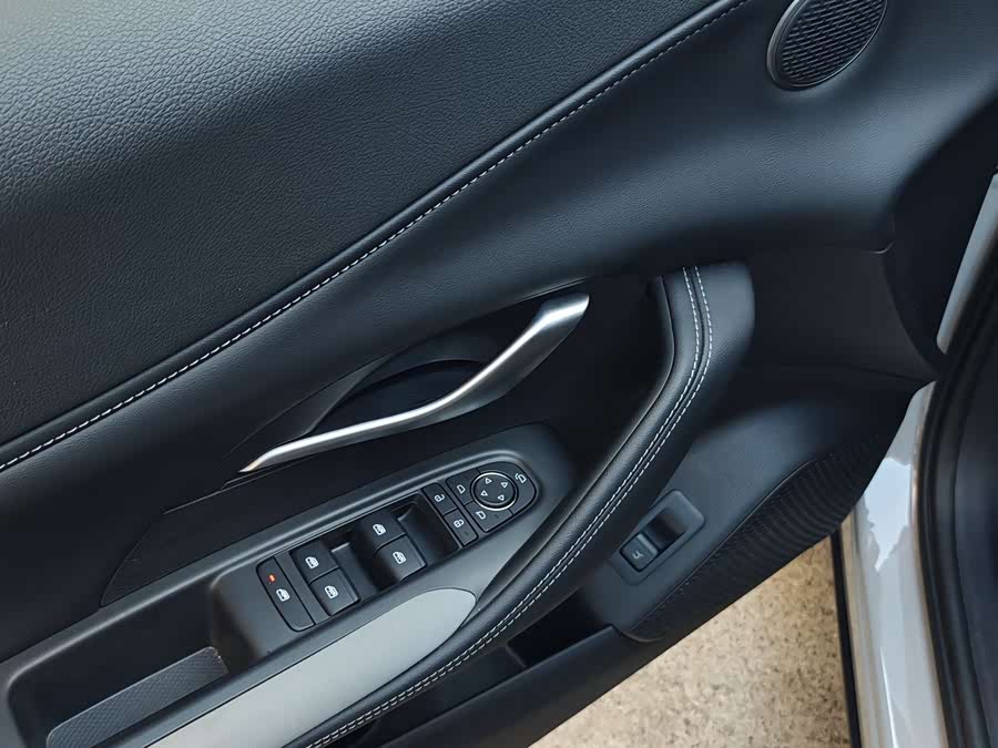 BYD Sea Lion 05 DM-i 2025 car image #10