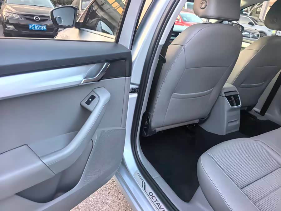 Skoda Octavia 2015 #10 Skoda Octavia 2015 car image #10