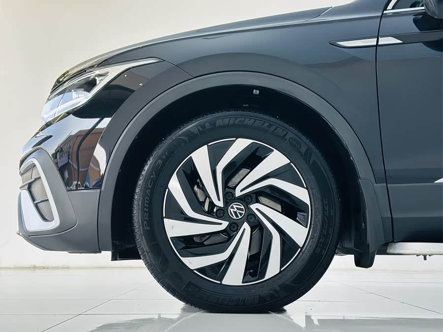 Volkswagen Tiguan L 2021 car image #10