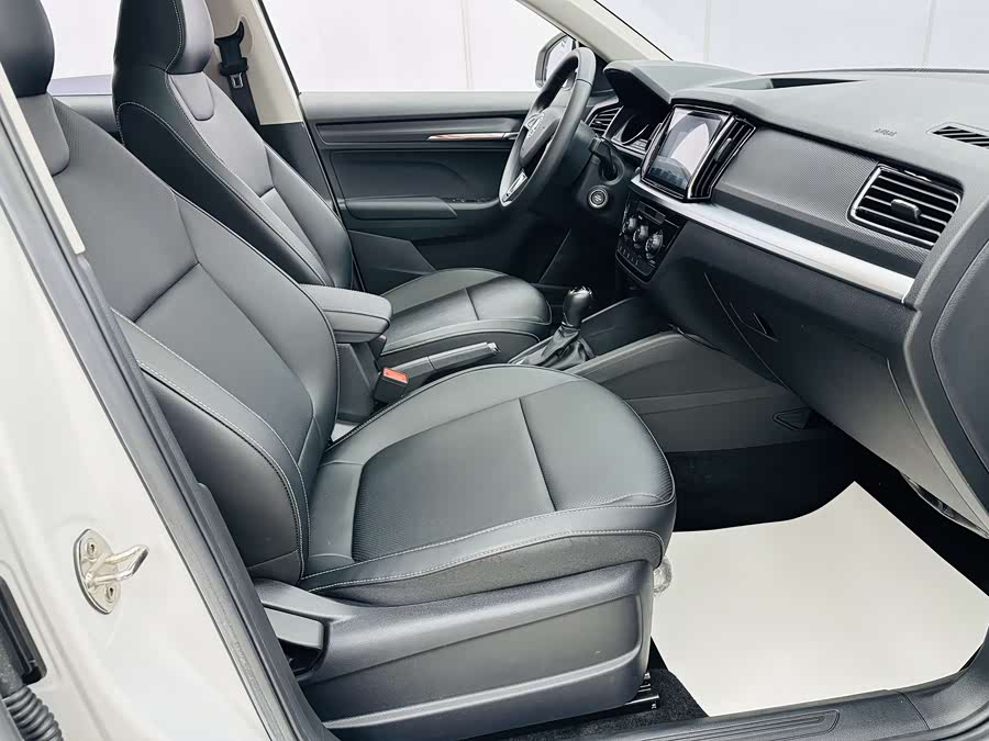 Skoda Kamiq 2023 #10 Skoda Kamiq 2023 car image #10