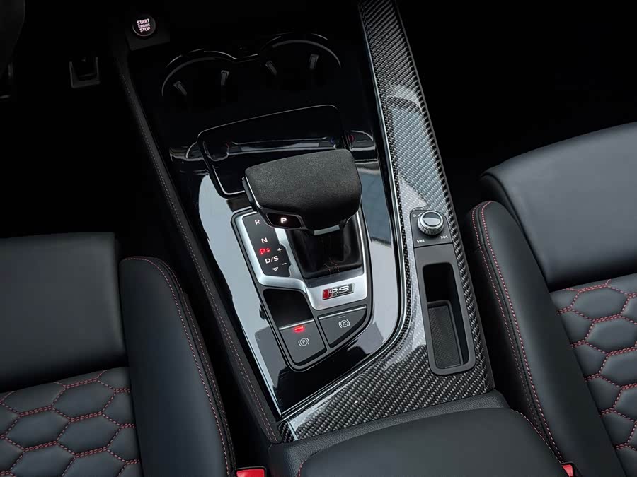 Audi RS 4 2022 car image #10