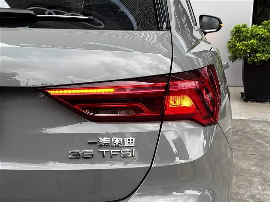 Audi Q3 2024 car image #10