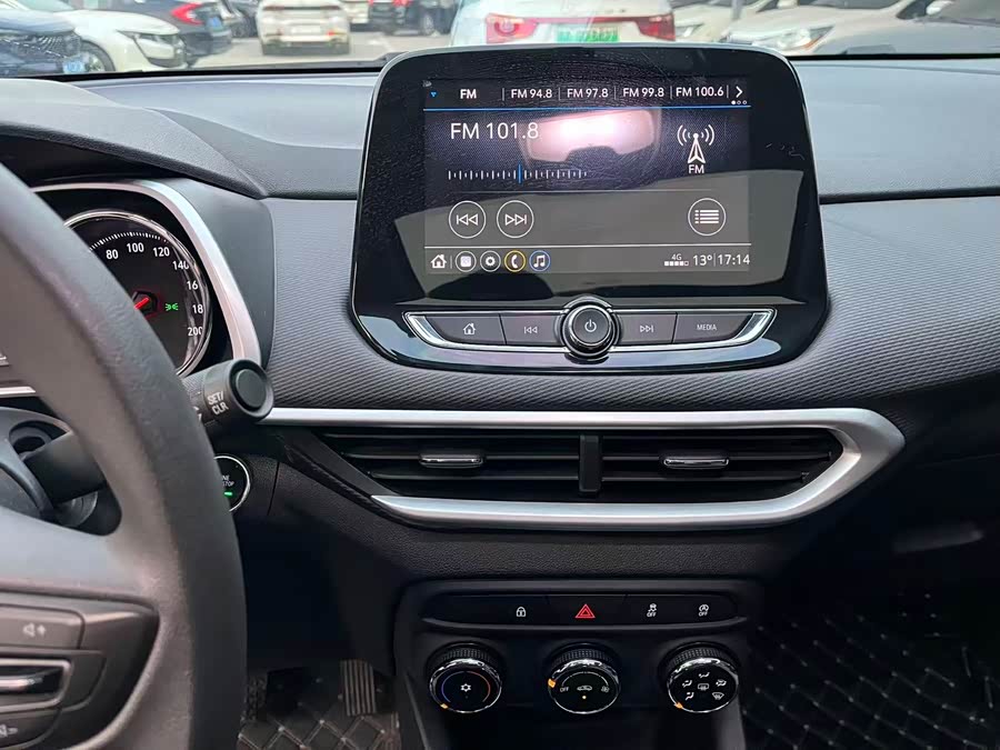 Chevrolet Tracker 2020 #10 Chevrolet Tracker 2020 car image #10