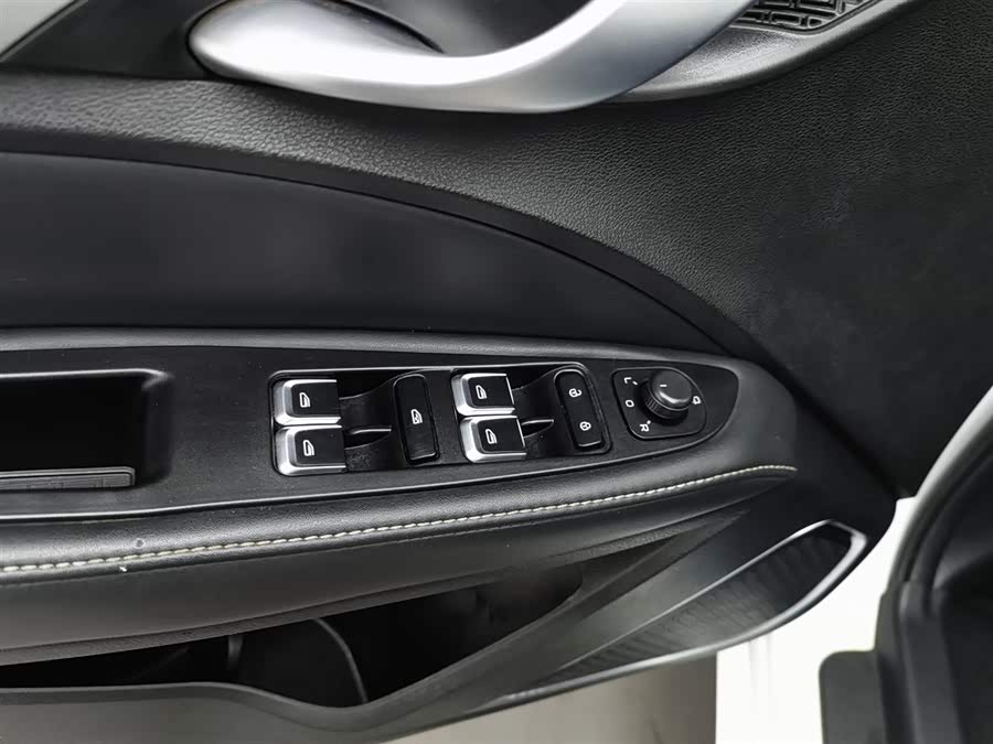 GEELY Emgrand 2018 car image #10