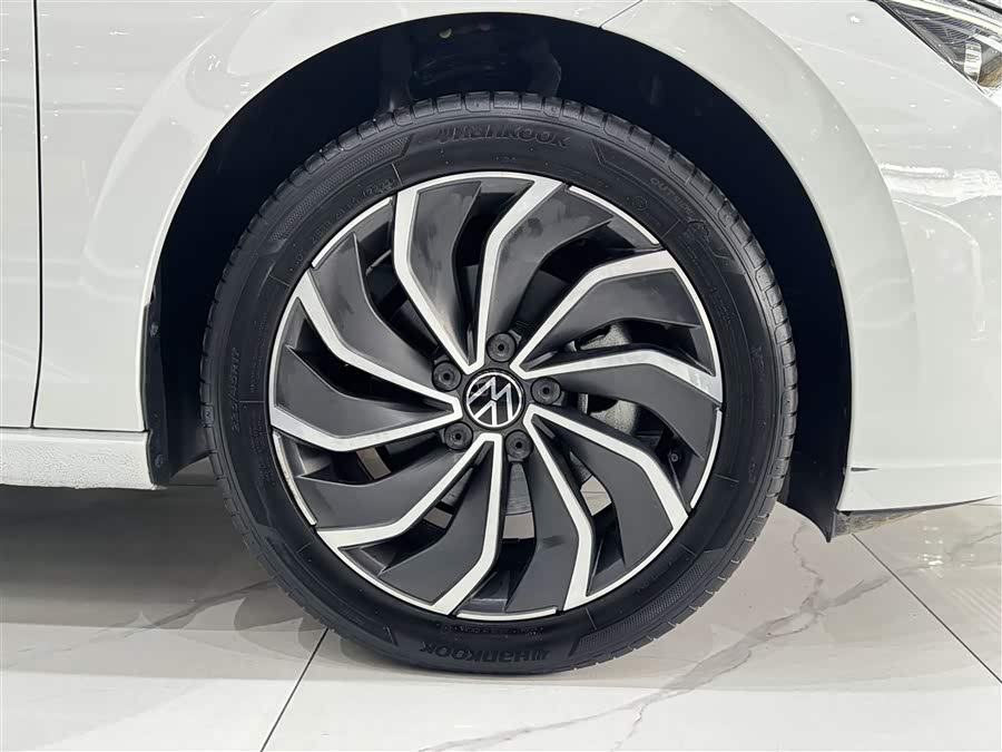 Volkswagen Golf 2021 car image #10