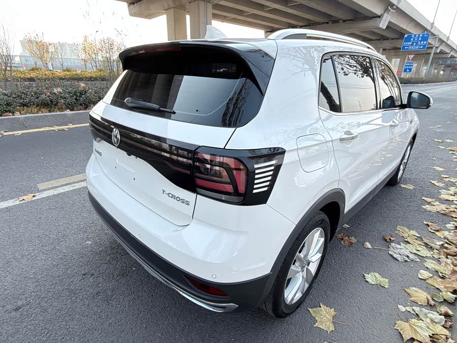 Volkswagen T-Cross 2020 car image #10