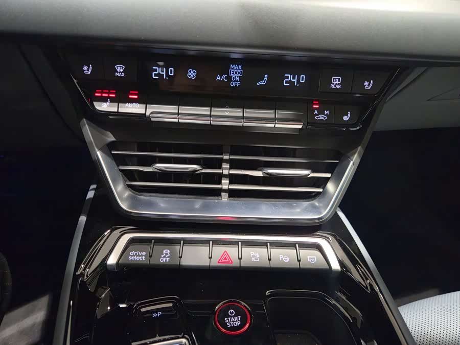 Audi e-tron GT 2024 image de voiture #10