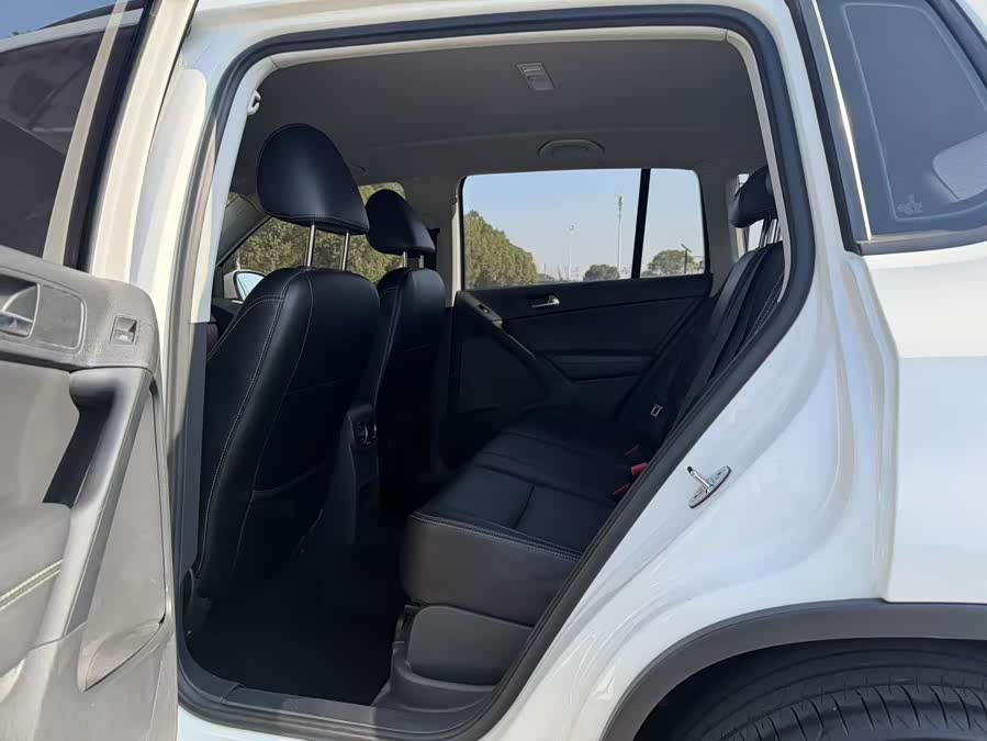 Volkswagen Tiguan 2020 car image #10