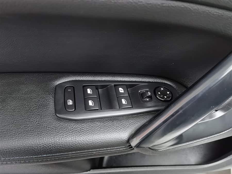 Peugeot 308 2018 car image #10