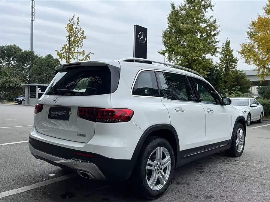 Mercedes-Benz GLB Class 2023 car image #10