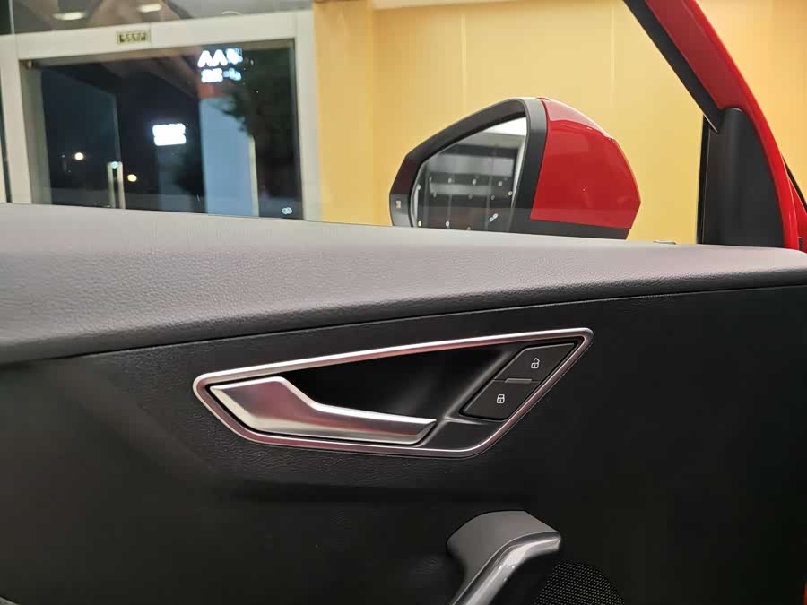 Audi Q2L 2022 car image #10