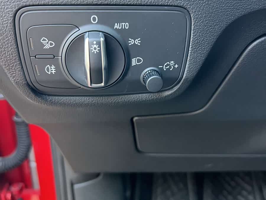 Audi Q2L 2023 car image #10