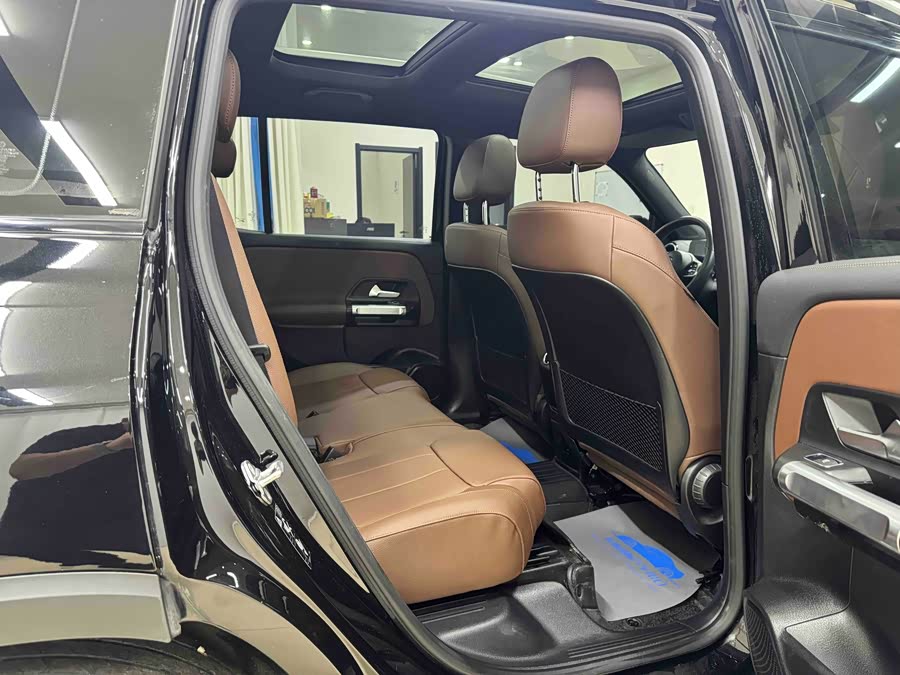 Mercedes-Benz GLB Class 2023 car image #10