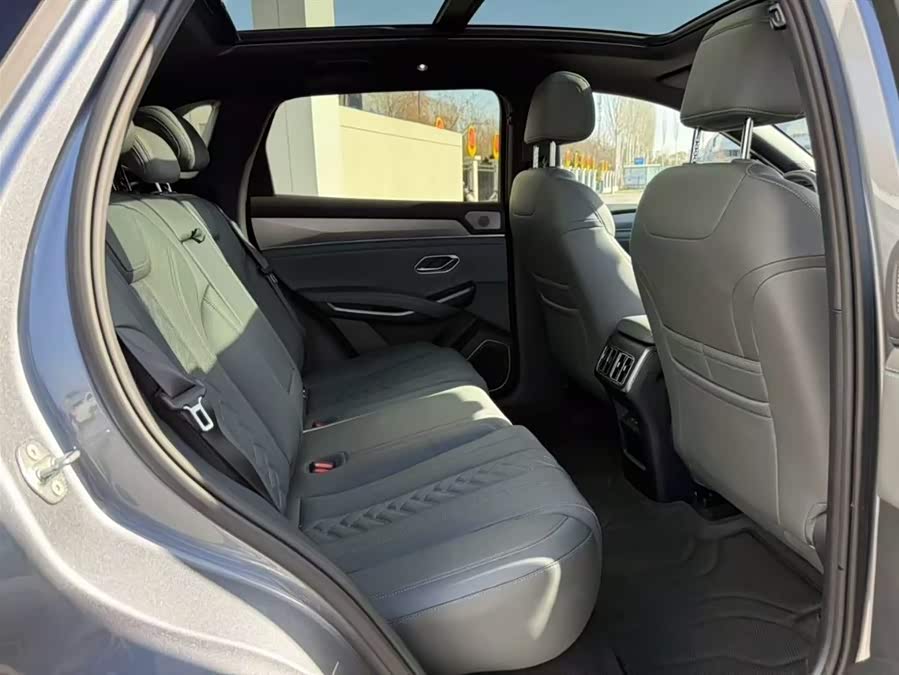 BYD SongL DM-i 2025 #10 BYD SongL DM-i 2025 car image #10