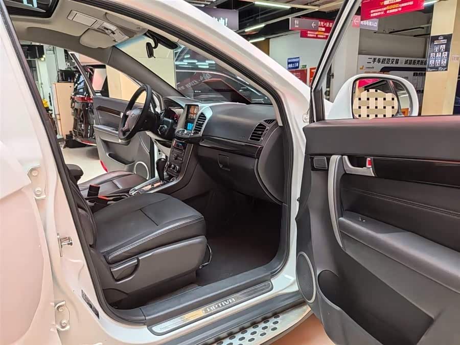 Chevrolet Captiva 2017 car image #10