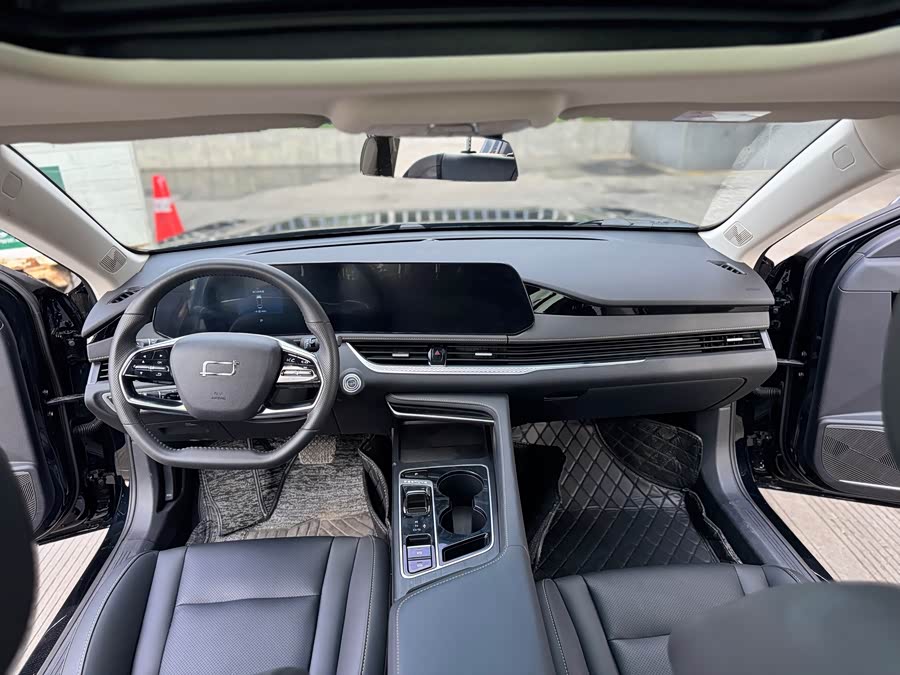 2023 car image #10