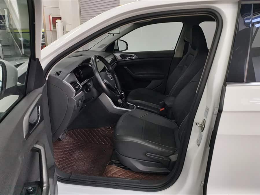 Volkswagen T-Cross 2020 car image #10