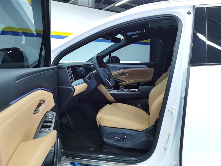 BYD SongL DM-i 2025 car image #10