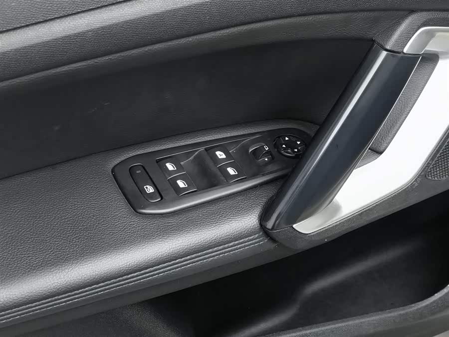 Peugeot 308 2019 car image #10