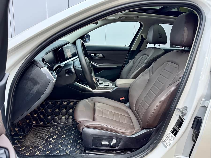 BMW 3 Series 2020 car image #10