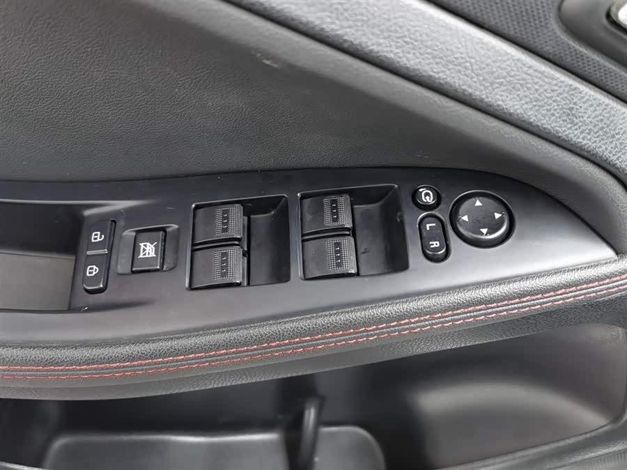 2015 car image #10