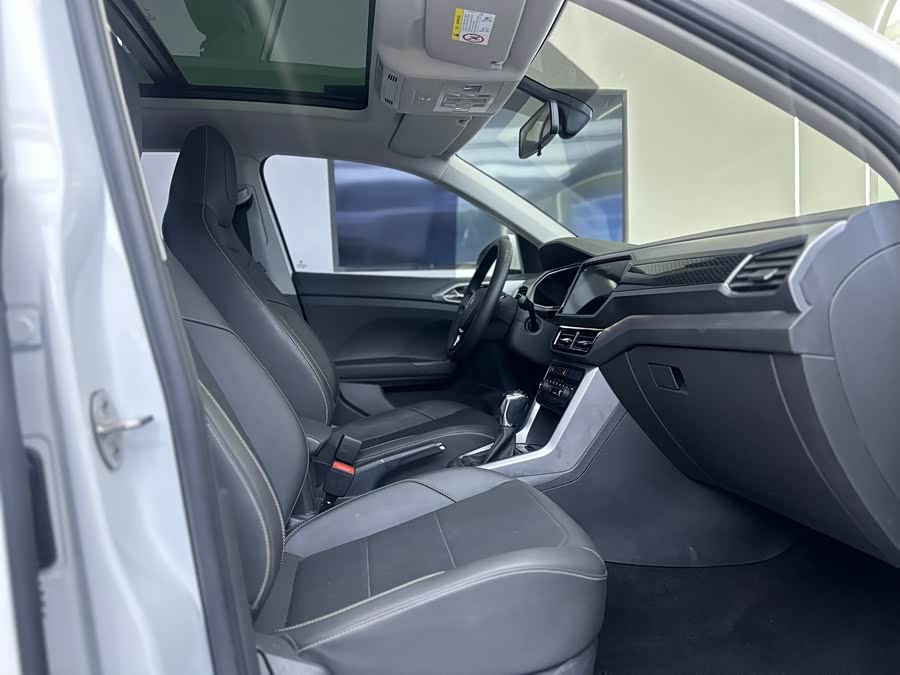 Volkswagen T-Cross 2021 car image #10
