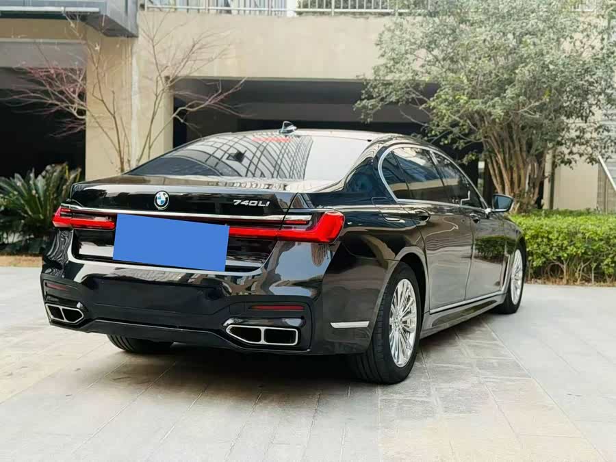 BMW 7 Series 2016 car image #10