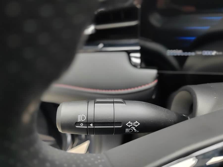 Roewe i5 car image #10