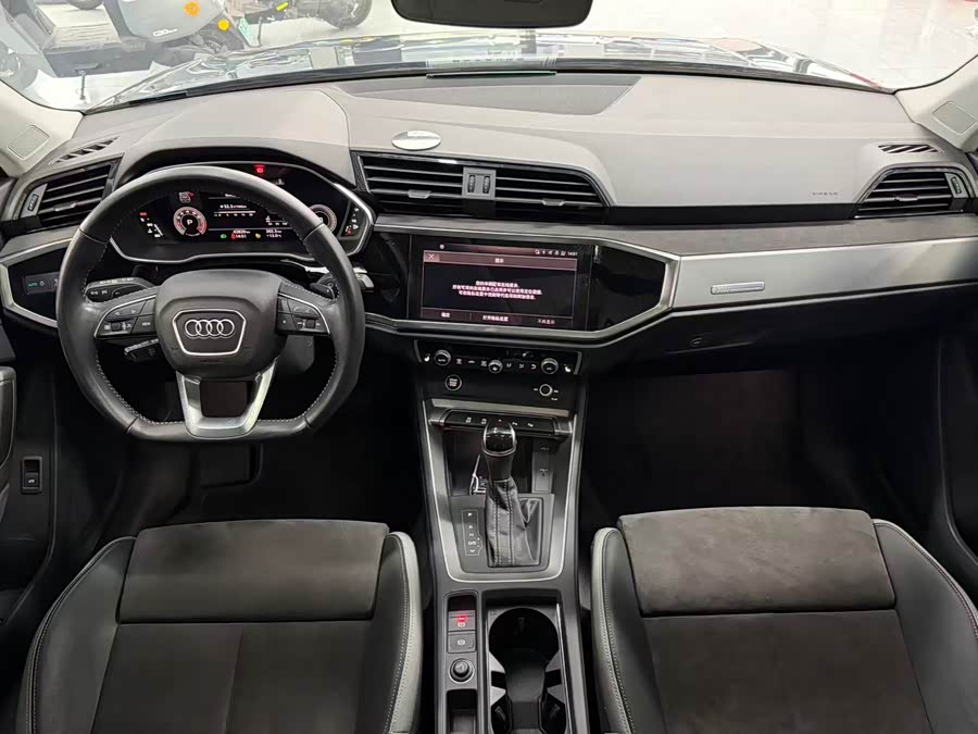 Audi Q3 2022 car image #10