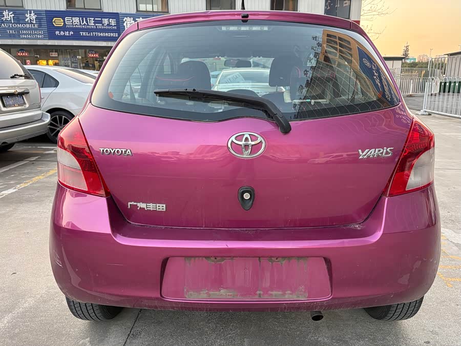 Toyota Yaris 2010 car image #10