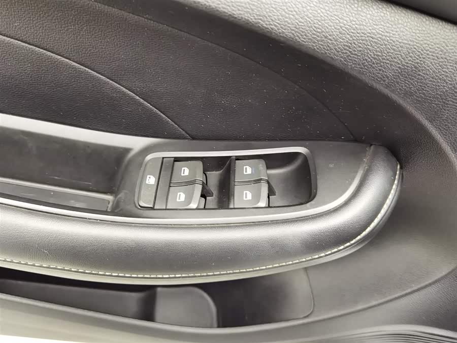 Roewe i5 2020 car image #10