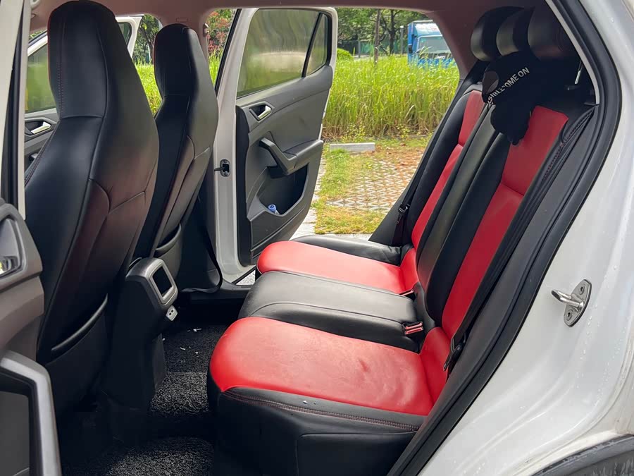 Volkswagen T-Cross 2019 #10 Volkswagen T-Cross 2019 car image #10