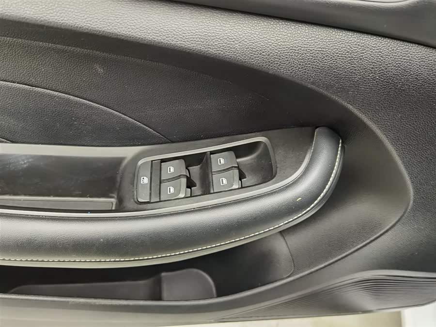 Roewe i5 2021 car image #10
