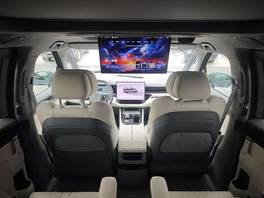 极氪 极氪009 2024 汽车图片 #10