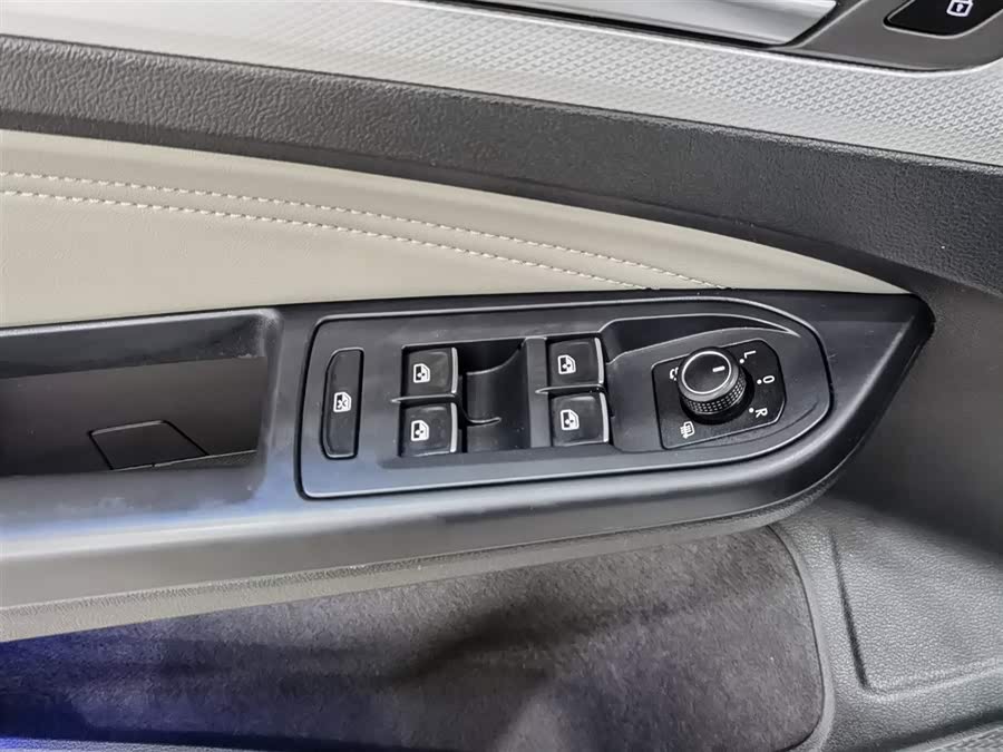 Volkswagen Golf 2021 car image #10