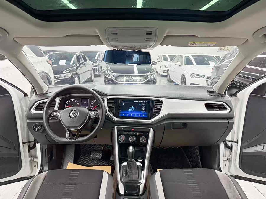 Volkswagen T-Roc 2021 #10 Volkswagen T-Roc 2021 car image #10