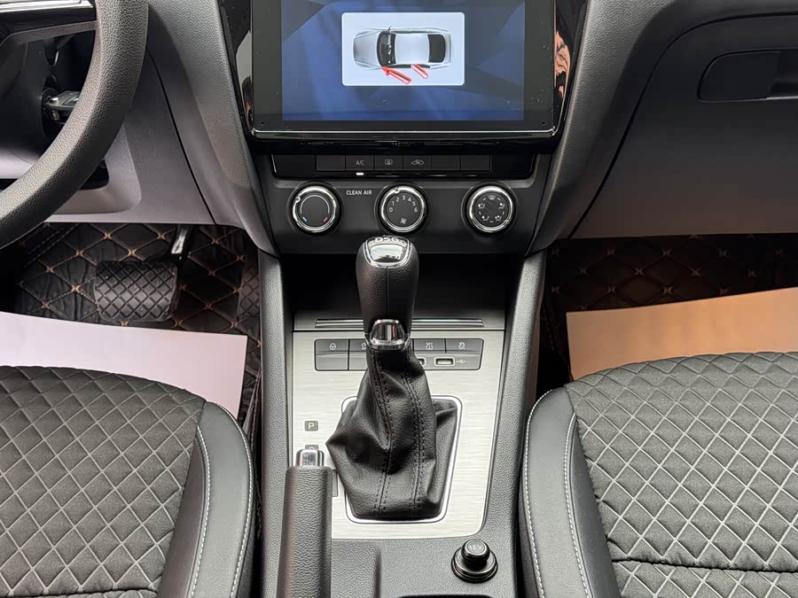 Skoda Octavia 2019 car image #10