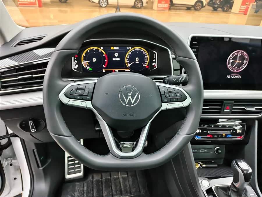 Volkswagen Tiguan L 2024 car image #10