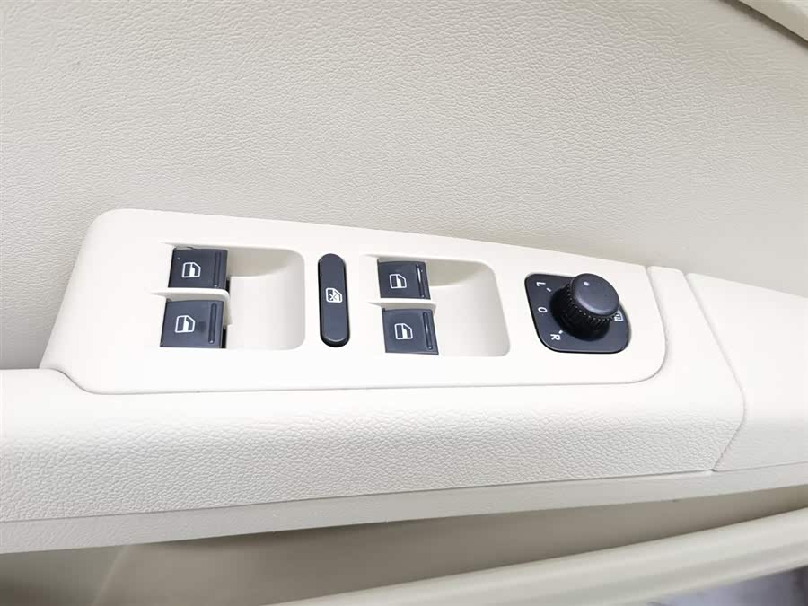 Skoda Superb 2011 imagem de carro #10