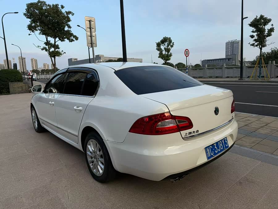 Skoda Superb 2010 car image #10