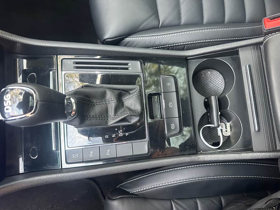 Skoda Superb 2016 car image #10