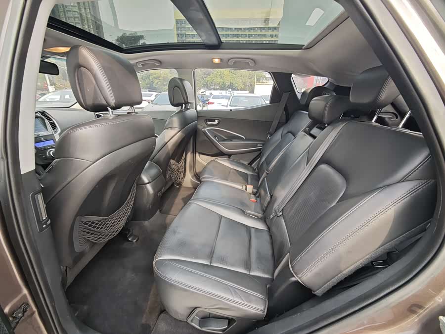 Hyundai Santa Fe 2023 car image #10